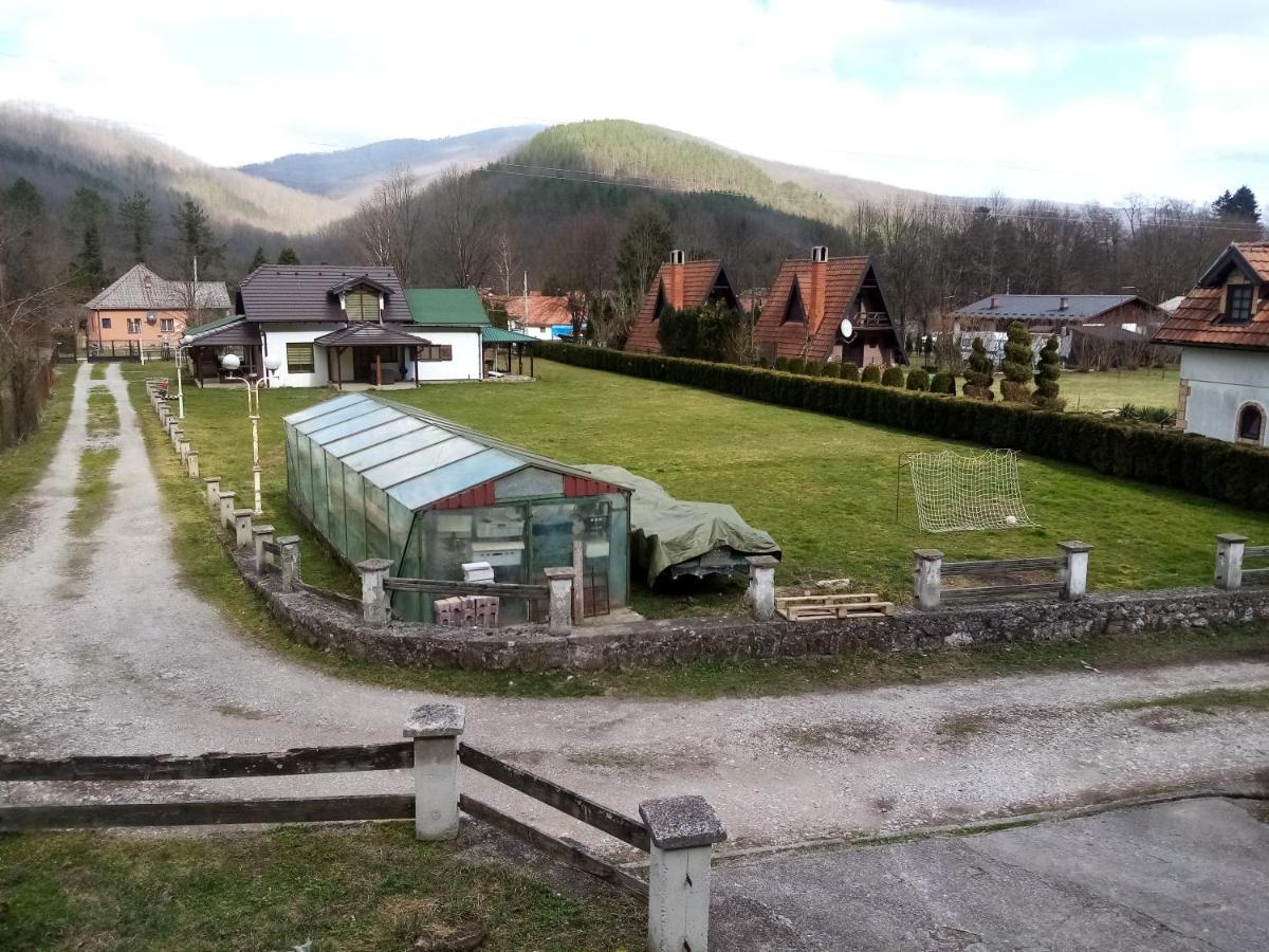 Apartmani Jovanovic ペルチャツ エクステリア 写真