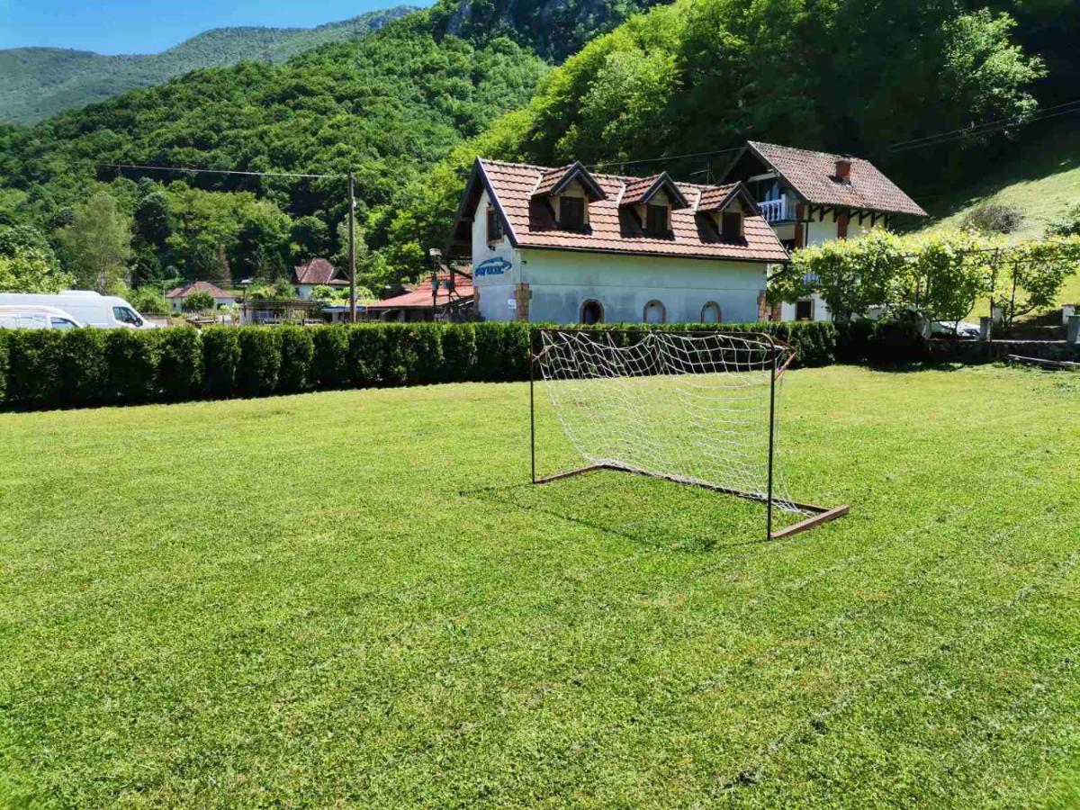 Apartmani Jovanovic ペルチャツ エクステリア 写真