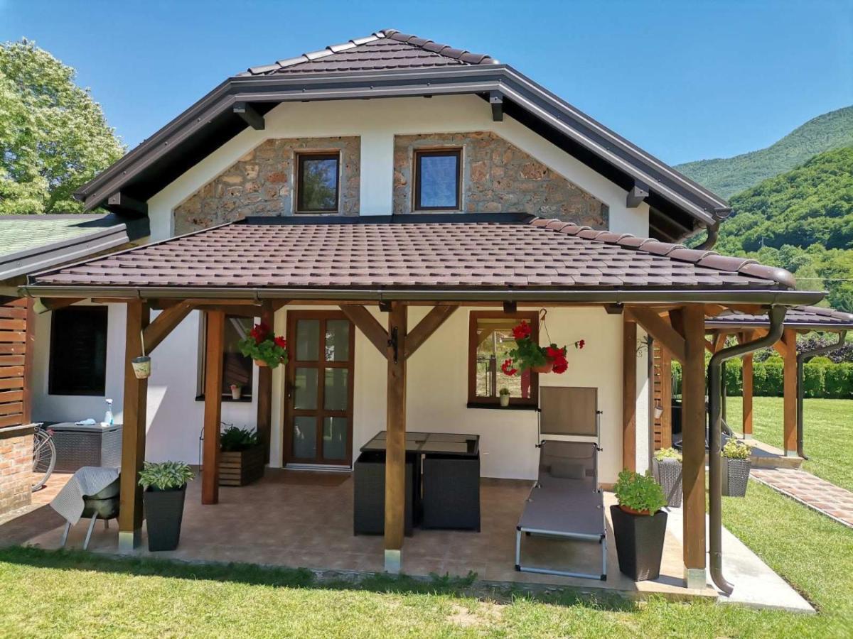 Apartmani Jovanovic ペルチャツ エクステリア 写真