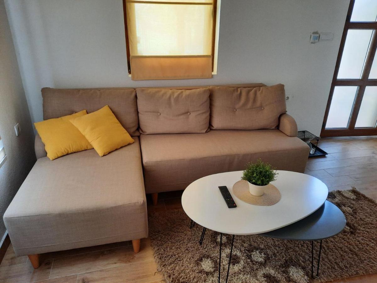 Apartmani Jovanovic ペルチャツ エクステリア 写真