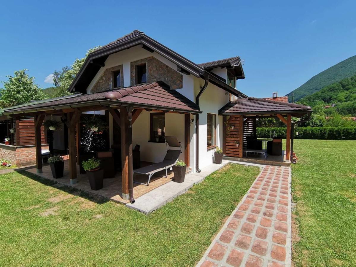 Apartmani Jovanovic ペルチャツ エクステリア 写真