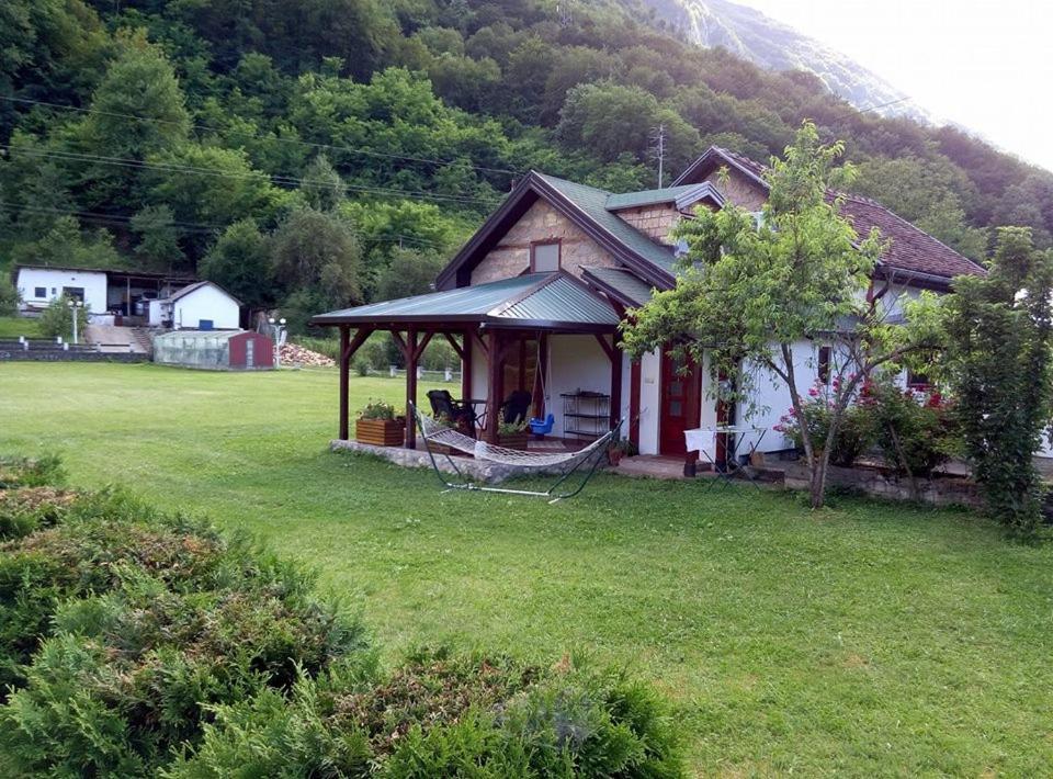 Apartmani Jovanovic ペルチャツ エクステリア 写真
