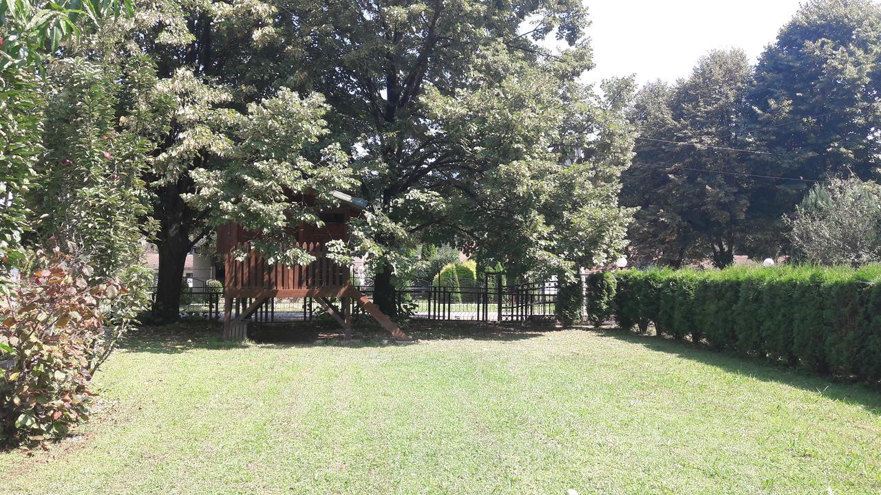 Apartmani Jovanovic ペルチャツ エクステリア 写真