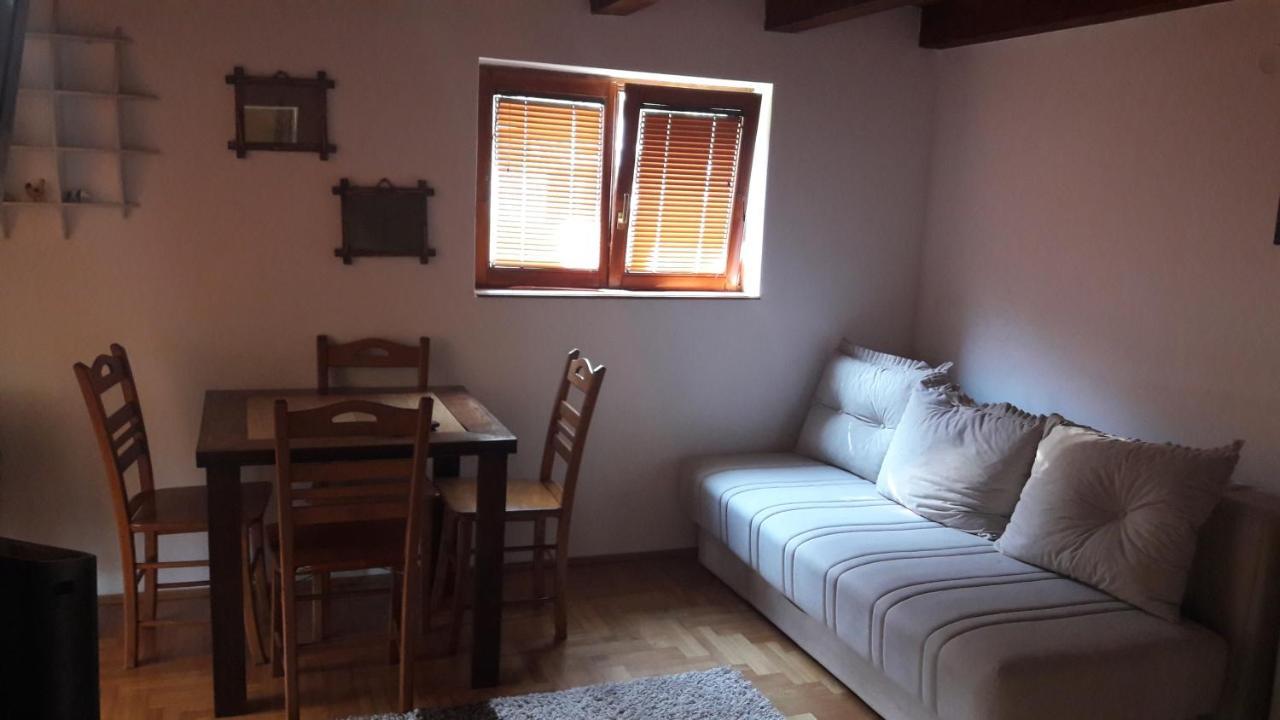 Apartmani Jovanovic ペルチャツ エクステリア 写真