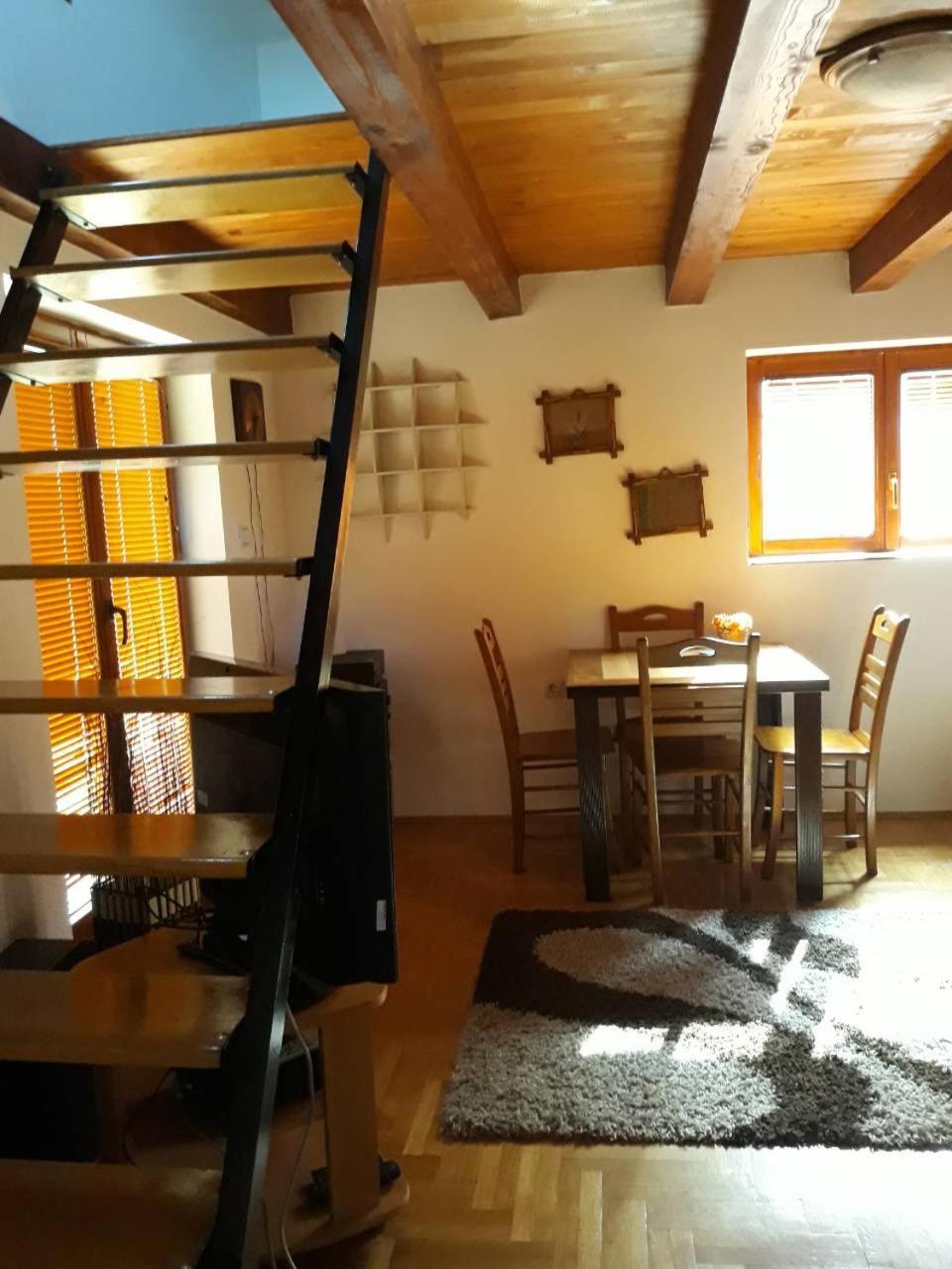 Apartmani Jovanovic ペルチャツ エクステリア 写真