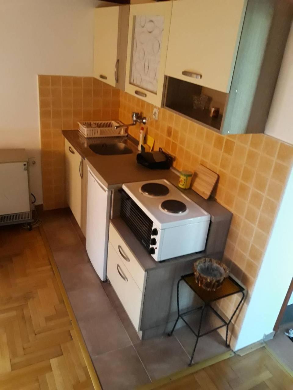 Apartmani Jovanovic ペルチャツ エクステリア 写真