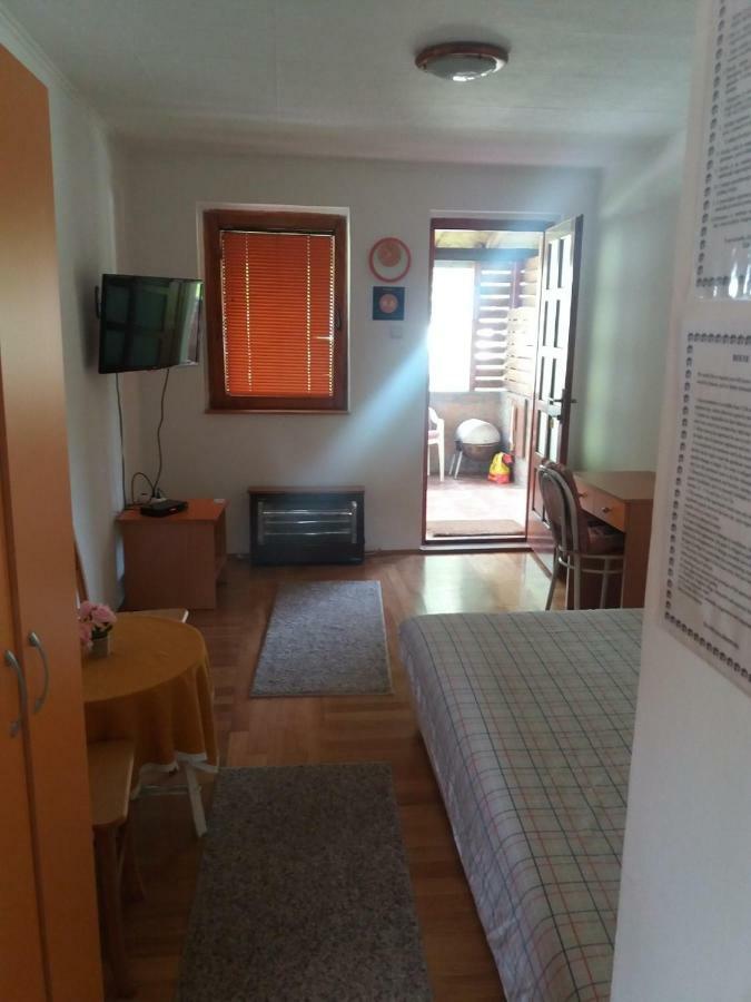 Apartmani Jovanovic ペルチャツ エクステリア 写真